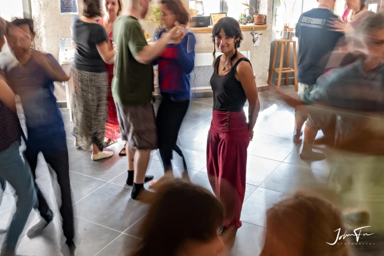 Elodie Saubin, cours de danses folk en Ardèche